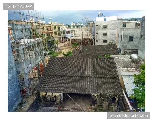崔家溪这生活画风也太反差，他家后院估计比我住的小区还大吧？